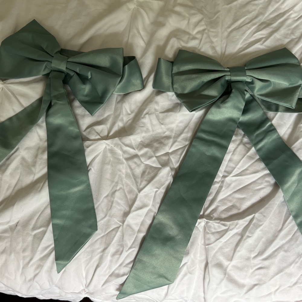 Flower girl belts with bows